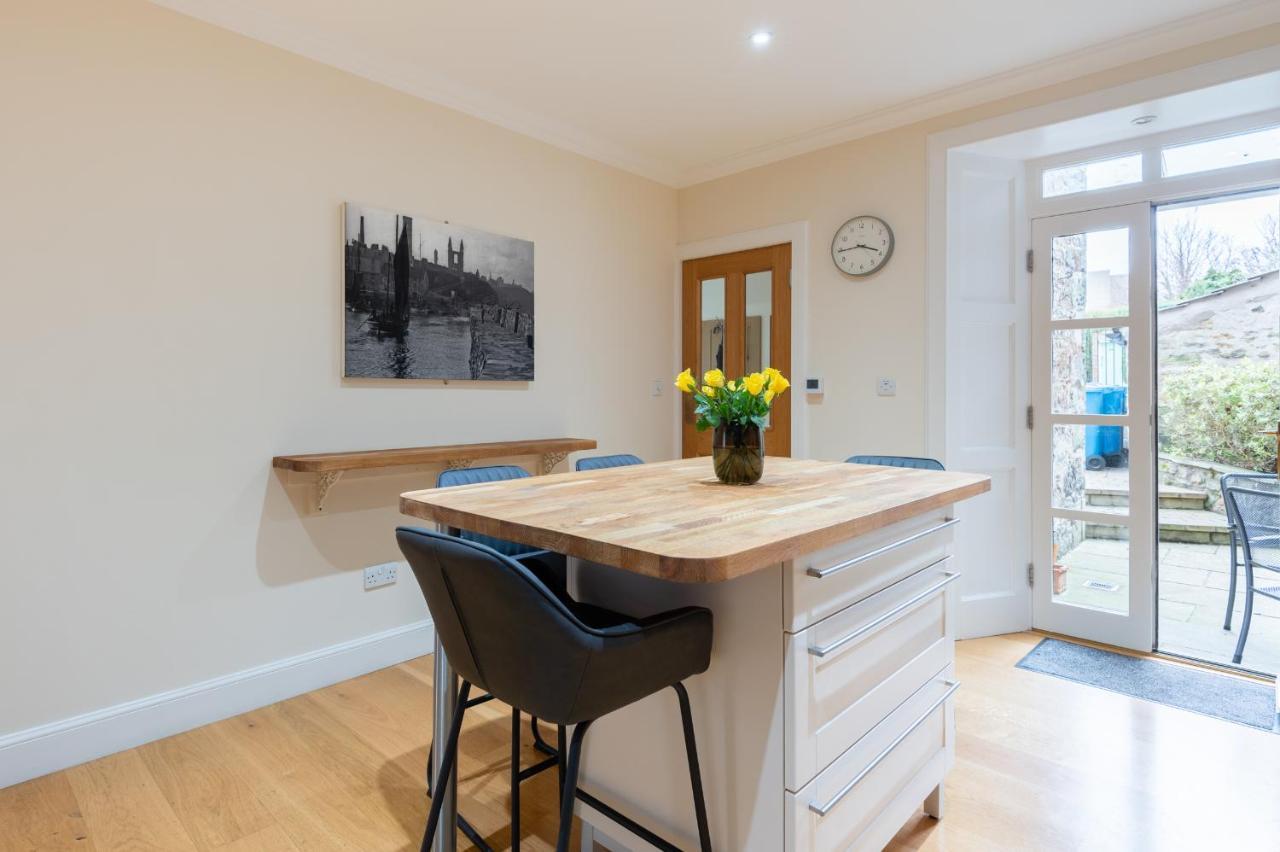138 North Street - Luxury 2 Bed 2 Bath With Secret Garden, Summerhouse, Putting Green St Andrews Exterior photo